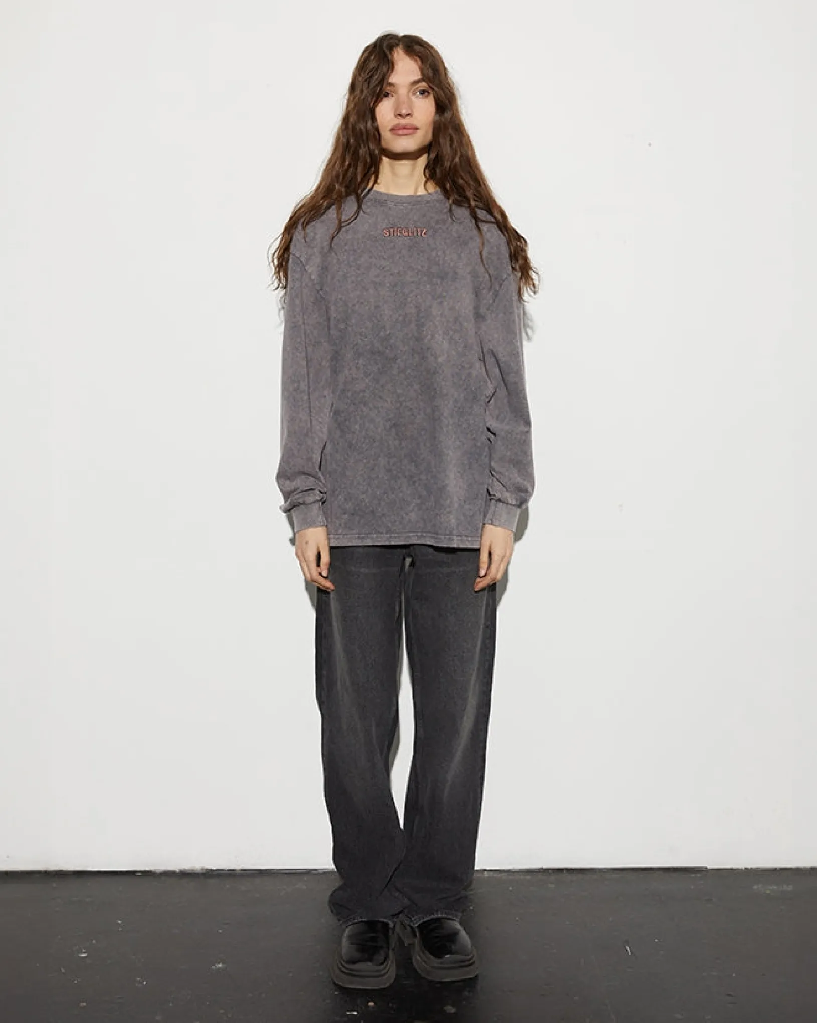 worn_out_skate_longsleeve__washed_grey_1.webp STIEGLITZ Worn Out Skate Longsleeve | Washed Grey Discount